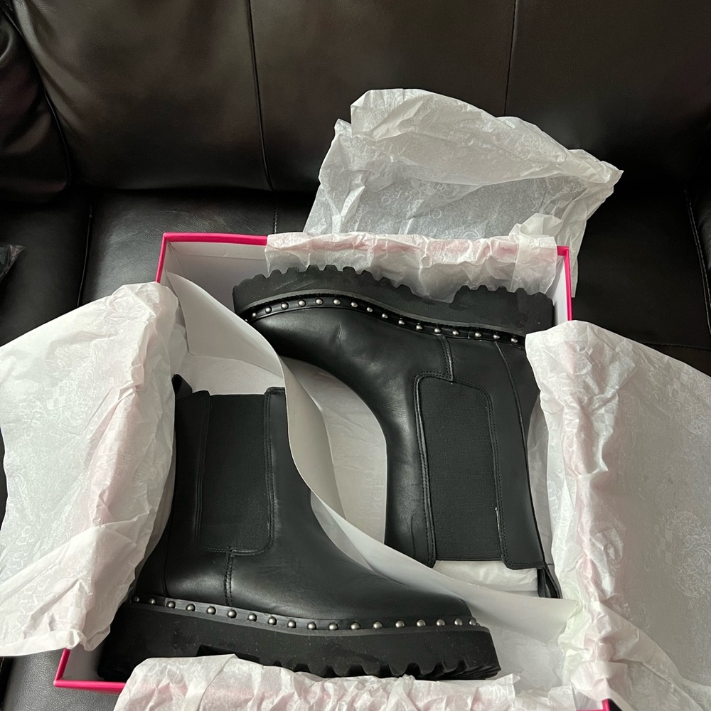 VINCE CAMUTO Black Pull-On Boots - Size: 6.5 - Picture 8 of 13